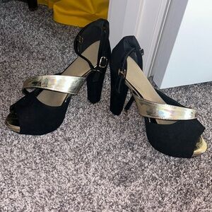 Size 7 1/2 or 8